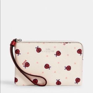 🐞❤️Coach Corner Zip Wristlet With Ladybug Print